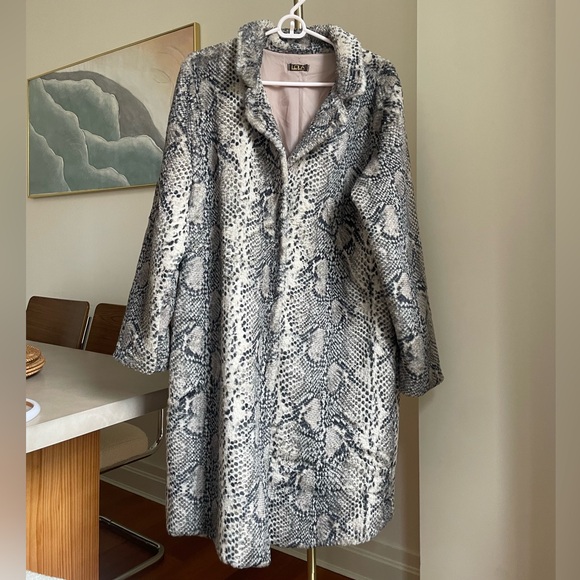 Italian faux Fur coat - Picture 3 of 4